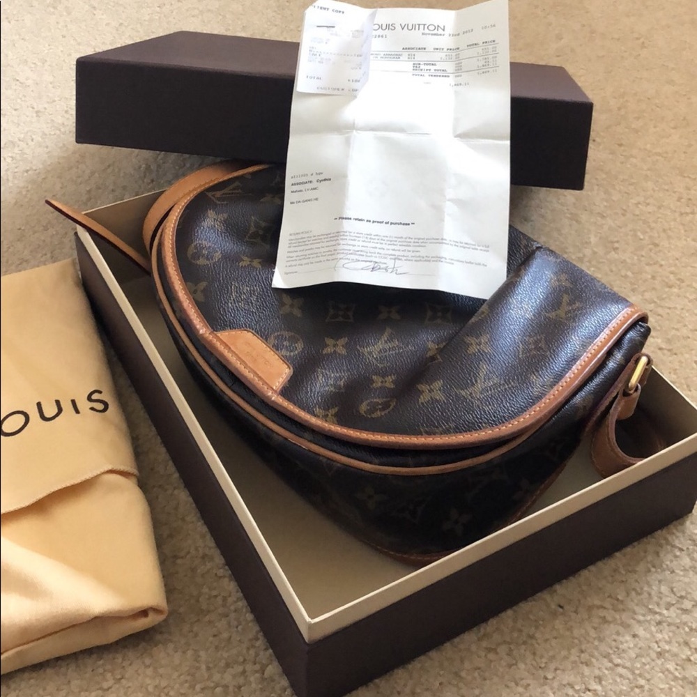 Louis Vuitton Menilmontant PM Monogram Strap Bag - Picture 15 of 16